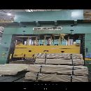 急售：2005年框架式新款2000吨液压机，天津锻压产，新款，台面4..